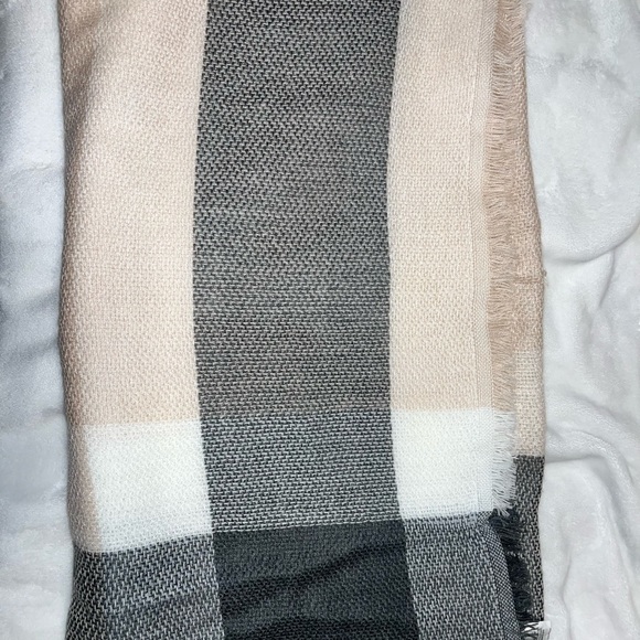 Large Ardene blanket / scarf💗 - Picture 5 of 6